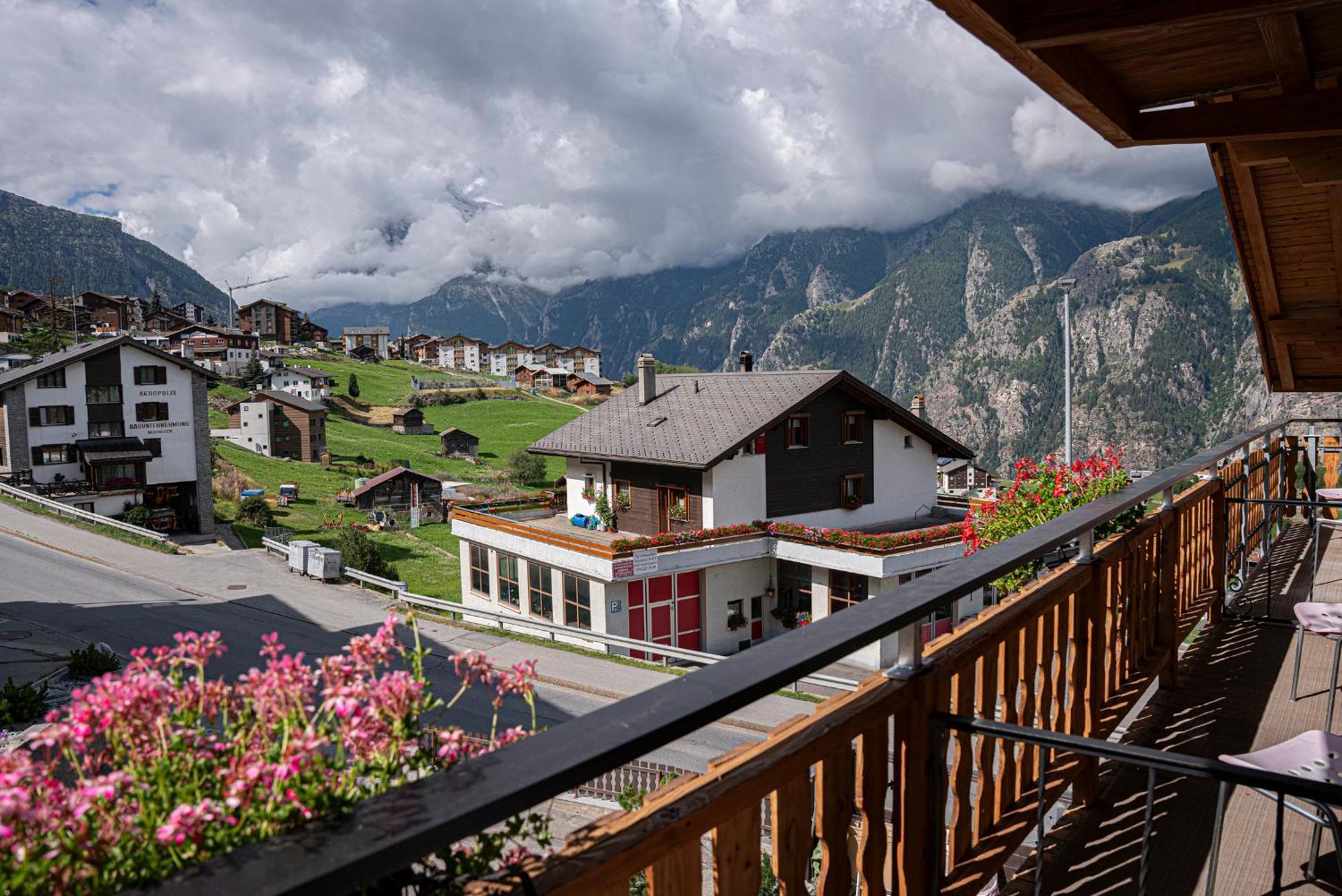 Alte Bock 2.0 Bed & Breakfast Grachen Exterior photo