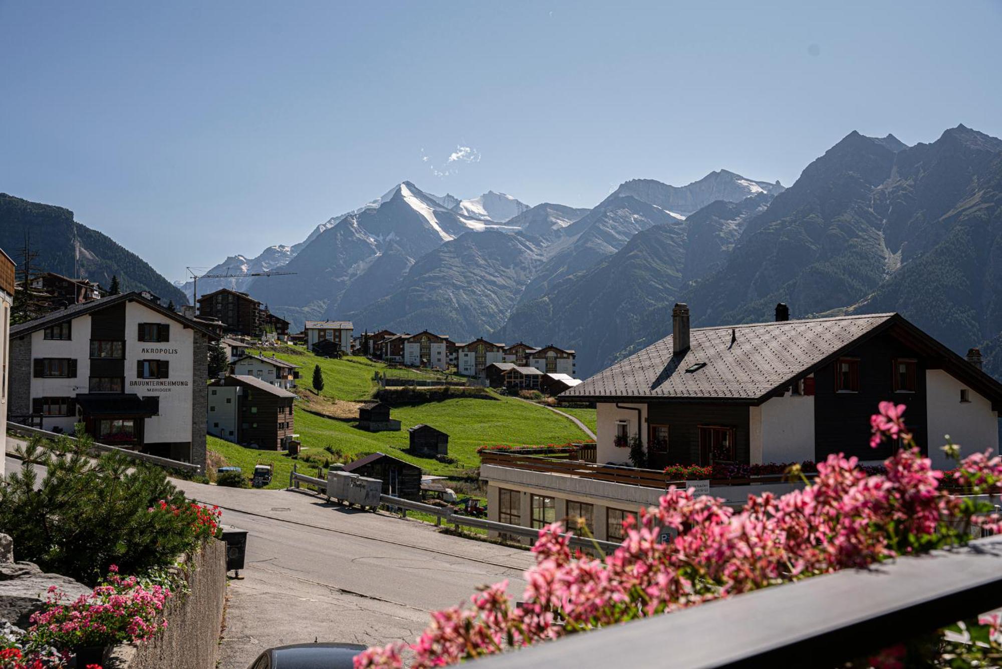 Alte Bock 2.0 Bed & Breakfast Grachen Exterior photo
